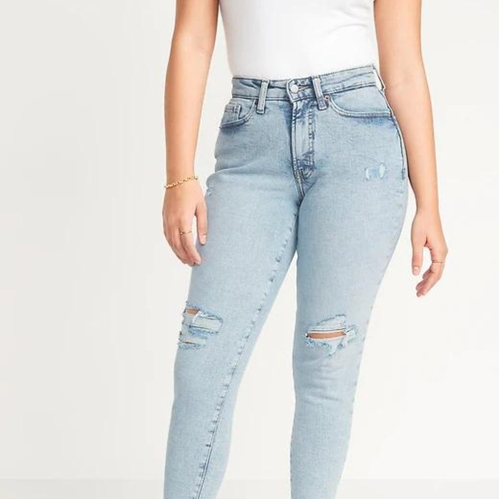 NWT Old Navy Curvy High-Waisted OG Straight Ripped Cut-Off Jeans for Women - Picture 3 of 3
